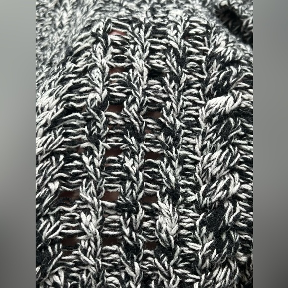 Express Women’s Round Neck Chunky Cable Knit Oversized Sweater Black & White XS - Picture 5 of 12